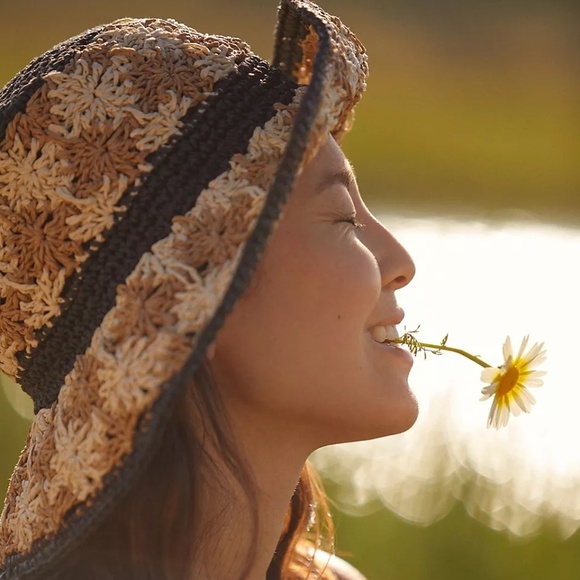- NWT Anthropologie Straw Bucket Hat - Picture 3 of 4